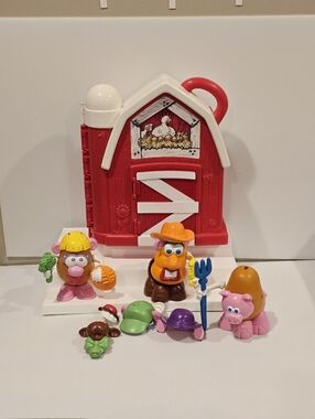 Playskool Mr. Potato Head Pals Funtime Farm Barn.